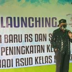 Bupati Donggala, Drs. Kasman Lassa,S.H., M.H saat memberikan sambutan Atas Peresmian nama RSUD Pendau di Desa Tambu Kecamatan Balaesang.