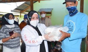 Ketua TP PKK Sulteng Salurkan Bantuan Sosial Ketua TP PKK Sulteng Salurkan Bantuan Sosial