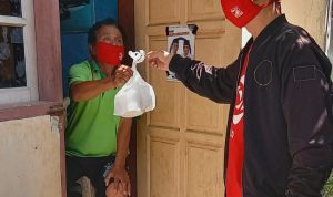 PSI Palu Bagikan Makanan ke Warga Isoman PSI Palu Bagikan Makanan ke Warga Isoman