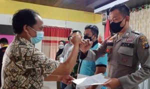 BNN Donggala Berikan Pin dan Sertifikat Perserta Workshop BNN Donggala Berikan Pin dan Sertifikat Perserta Workshop