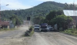 Ruas Jalan Masuk Kota Donggala Penuh Lubang, Pengendara Diminta Berhati -Hati
