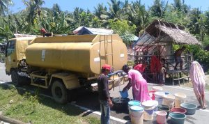 PMI Distribusikan Air Bersih Untuk Warga Banawa
