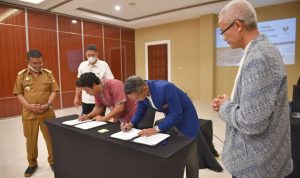 Gubernur Sulawesi Tengah Menyaksikan Penandatanganan Nota Kesepahaman Penyediaan Bijih Nikel