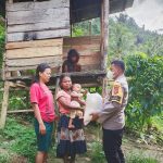 Bhabinkamtibmas Bagikan Sembako Warga Binaan