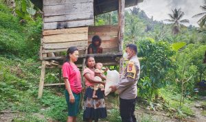 Bhabinkamtibmas Bagikan Sembako Warga Binaan