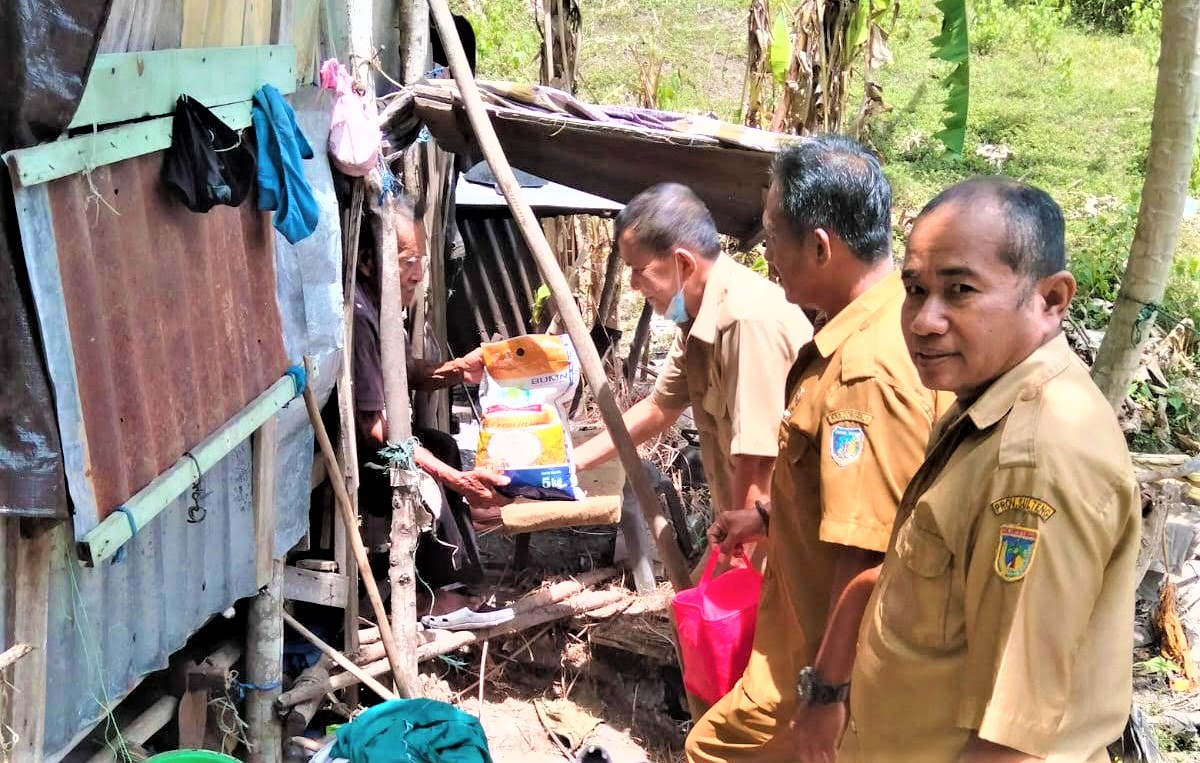 Dua Orang Lansia Terlantar Harap Bantuan Kemensos Ri