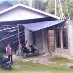 Rumah Warga Lampo Nyaris Roboh Dihantam Angin