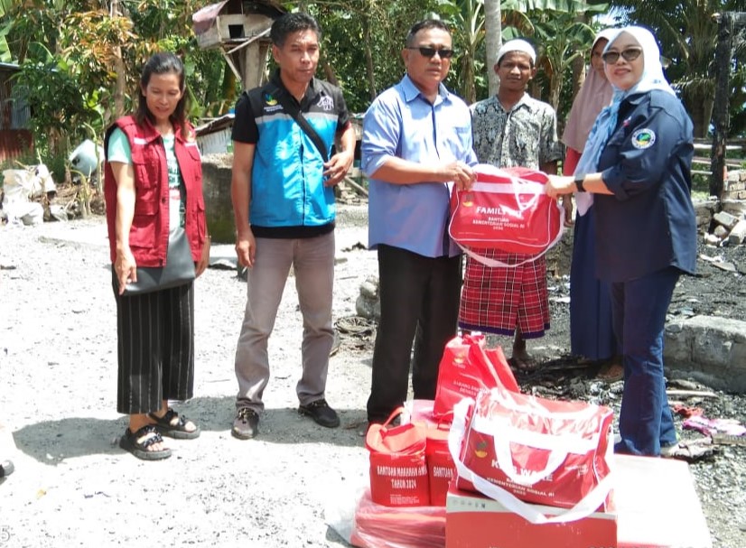 Korban Rumah Kebakaran Terima Bantuan Dissos Donggala