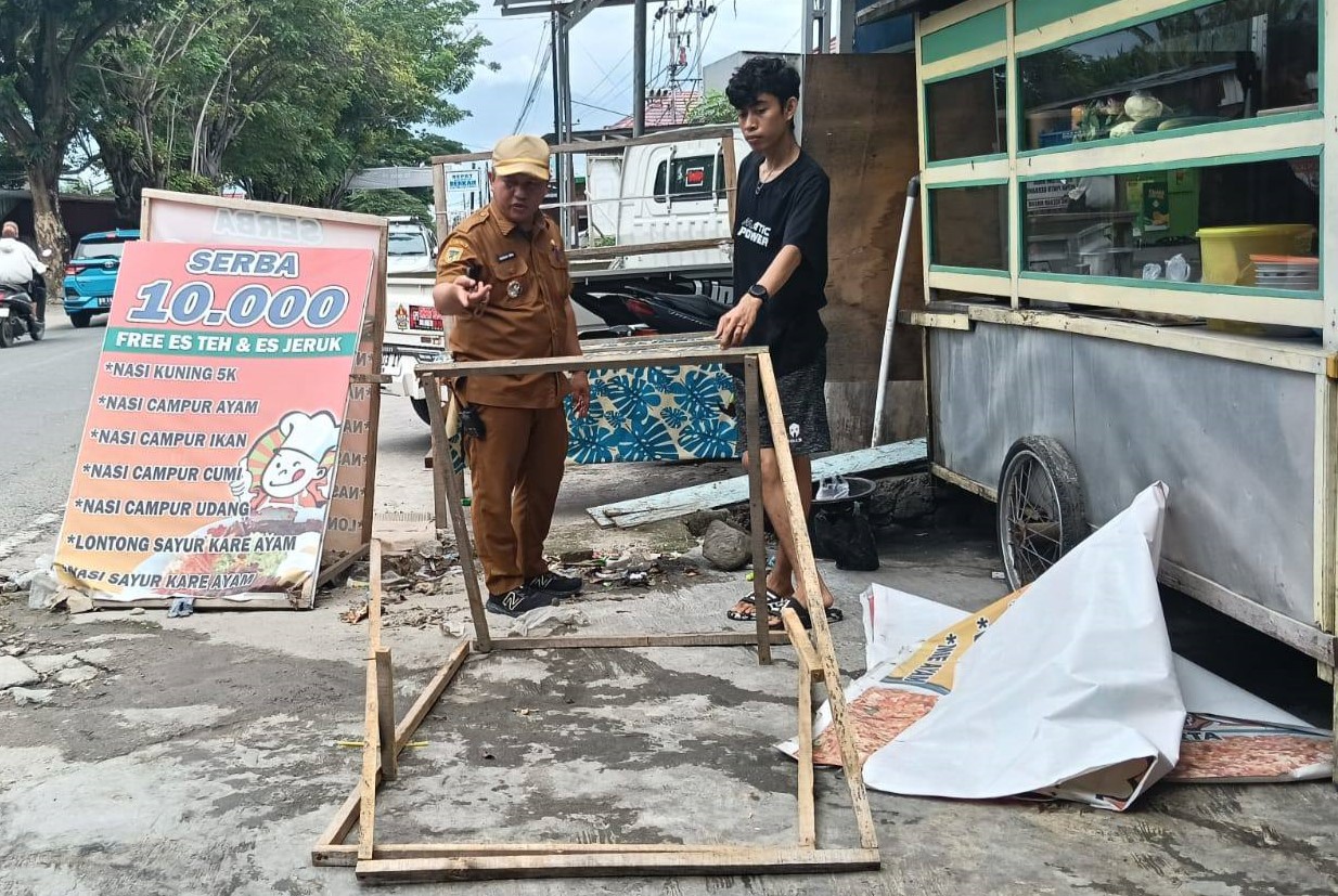 Satgas Pancasila Kelurahan Tondo Edukasi Pelaku Usaha dan Mediasi Warga Berselisih