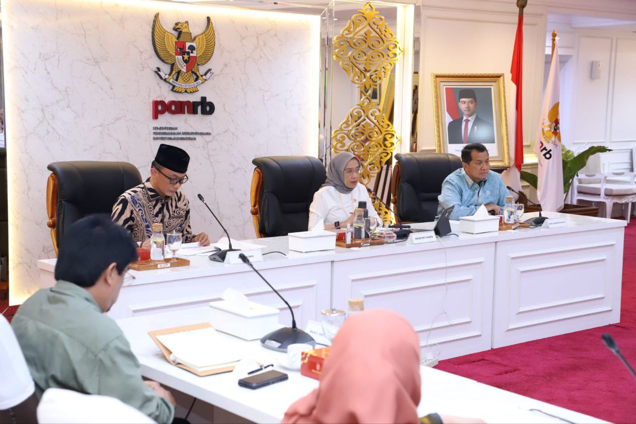 Menteri PANRB Rini Widyantini Hadiri Rapat Koordinasi Penataan Tenaga Non-ASN