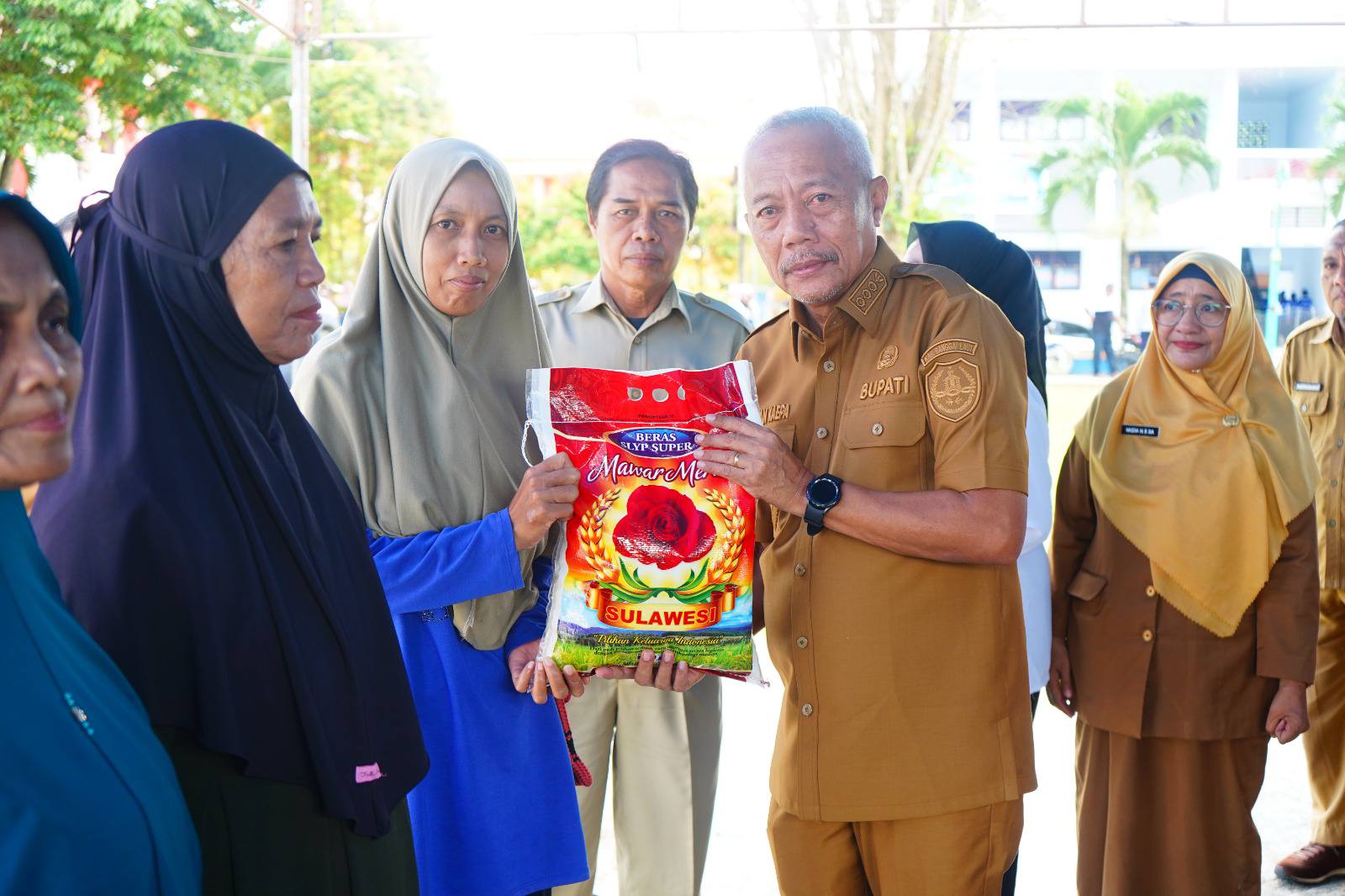 Pemkab Banggai Laut Bagikan 1000 Kupon Pasar Murah Ramadhan untuk Masyarakat