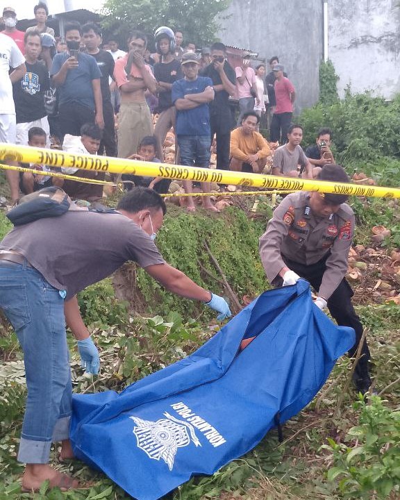 Warga Kelurahan Tipo Geger, Temukan Mayat Membusuk di Semak Belukar