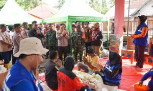 Kapolda Sulteng dan Wakil Ketua MPR RI Beri Dukungan ke Tim Dapur Umum di Lokasi Banjir Bandang Desa Wombo