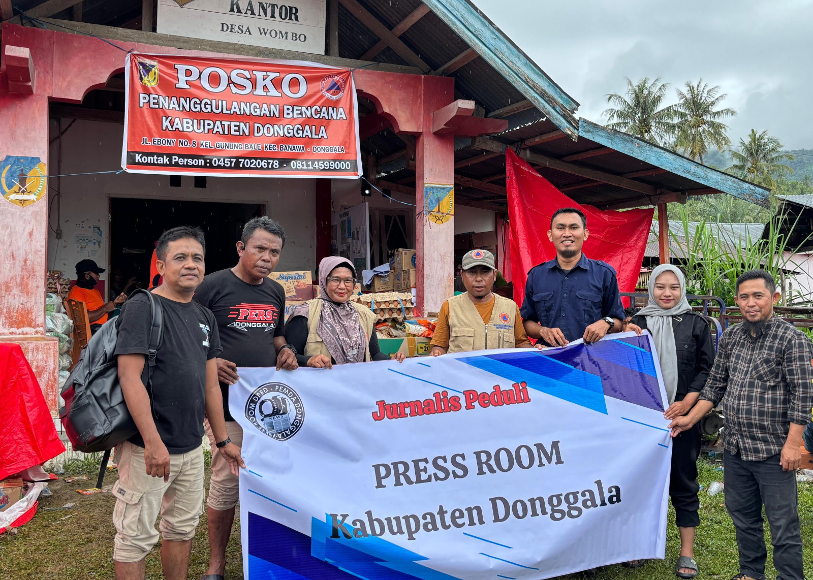 Jurnalis Donggala Tunjukkan Solidaritas, Salurkan Bantuan untuk Korban Banjir Bandang di Desa Wombo