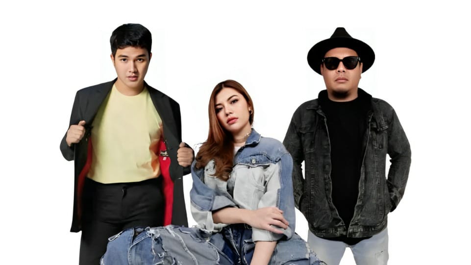 Aldi Taher, Julia Vio, dan DJ Ronnydalam Grup 3Rasa Siap Goyang Mamuju di Perayaan HUT Bhayangkara ke-79