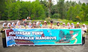 Kajati Sulteng Bersama Bupati Donggala Lepas Tukik dan Tanam Mangrove: Simbol Harapan untuk Laut dan Masa Depan