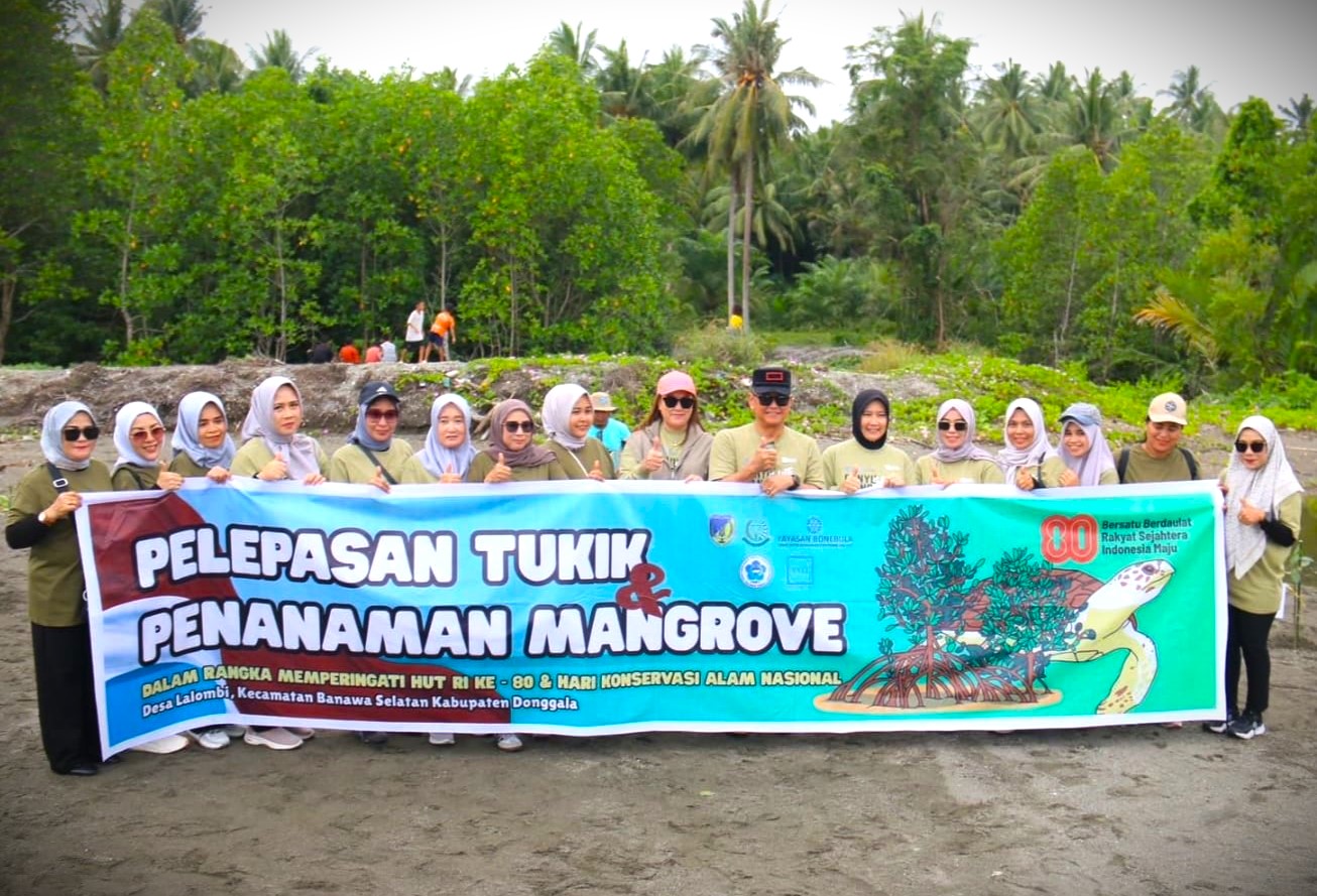 Kajati Sulteng Bersama Bupati Donggala Lepas Tukik dan Tanam Mangrove: Simbol Harapan untuk Laut dan Masa Depan