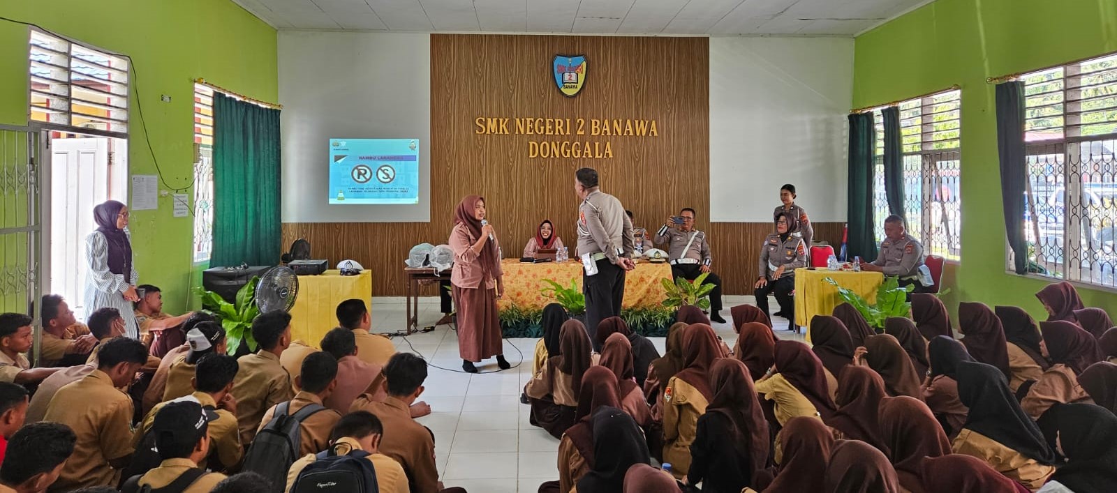 "Polisi Go To School" di SMKN 2 Banawa: Pelajar Jadi Pelopor Keselamatan Lalu Lintas