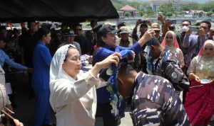 KRI Teluk Ende 517 Sandar di Donggala, Gelar Misi Kemanusiaan dalam Rangka HUT TNI AL ke-80