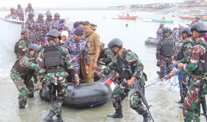 KRI Teluk Ende-517 Berlabuh di Palu, Lanjutkan Misi Trisila dengan Latihan dan Aksi Sosial