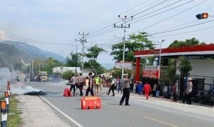 Polres Donggala Terjunkan Personel Lakukan Pengamanan Humanis Aksi Unjuk Rasa Forum Masyarakat Desa Loli Oge
