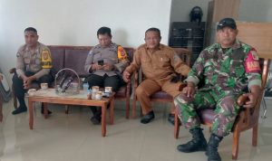Kepala Desa Loli Oge Terima Kunjungan Bhabinkamtibmas dan Babinsa, Perkuat Sinergi Keamanan Wilayah Kepala Desa Loli Oge Terima Kunjungan Bhabinkamtibmas dan Babinsa, Perkuat Sinergi Keamanan Wilayah