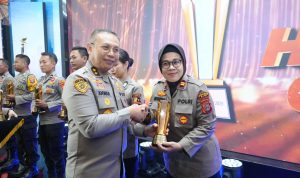 IPTU Siti Elminawati Raih Juara 1 Hoegeng Corner 2025, Polwan Polres Sigi Persembahkan Prestasi untuk Perlindungan Perempuan dan Anak IPTU Siti Elminawati Raih Juara 1 Hoegeng Corner 2025, Polwan Polres Sigi Persembahkan Prestasi untuk Perlindungan Perempuan dan Anak