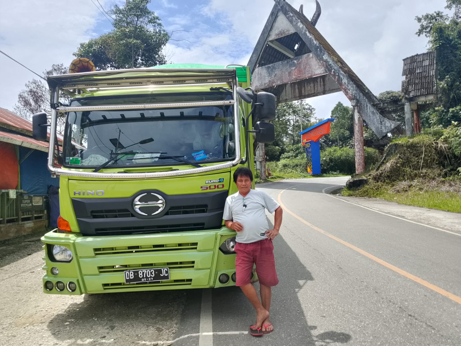 Heri Legi, Sopir Tangguh yang Setia di Jalan Hidupnya Heri Legi, Sopir Tangguh yang Setia di Jalan Hidupnya