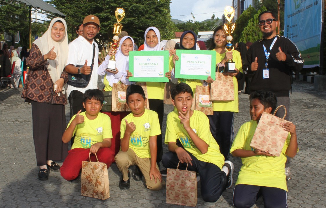 Festival Teater Edukatif 2025 Meriahkan Bulan Bahasa: SD dan SMP Al-Azhar Palu Raih Juara Umum Festival Teater Edukatif 2025 Meriahkan Bulan Bahasa: SD dan SMP Al-Azhar Palu Raih Juara Umum