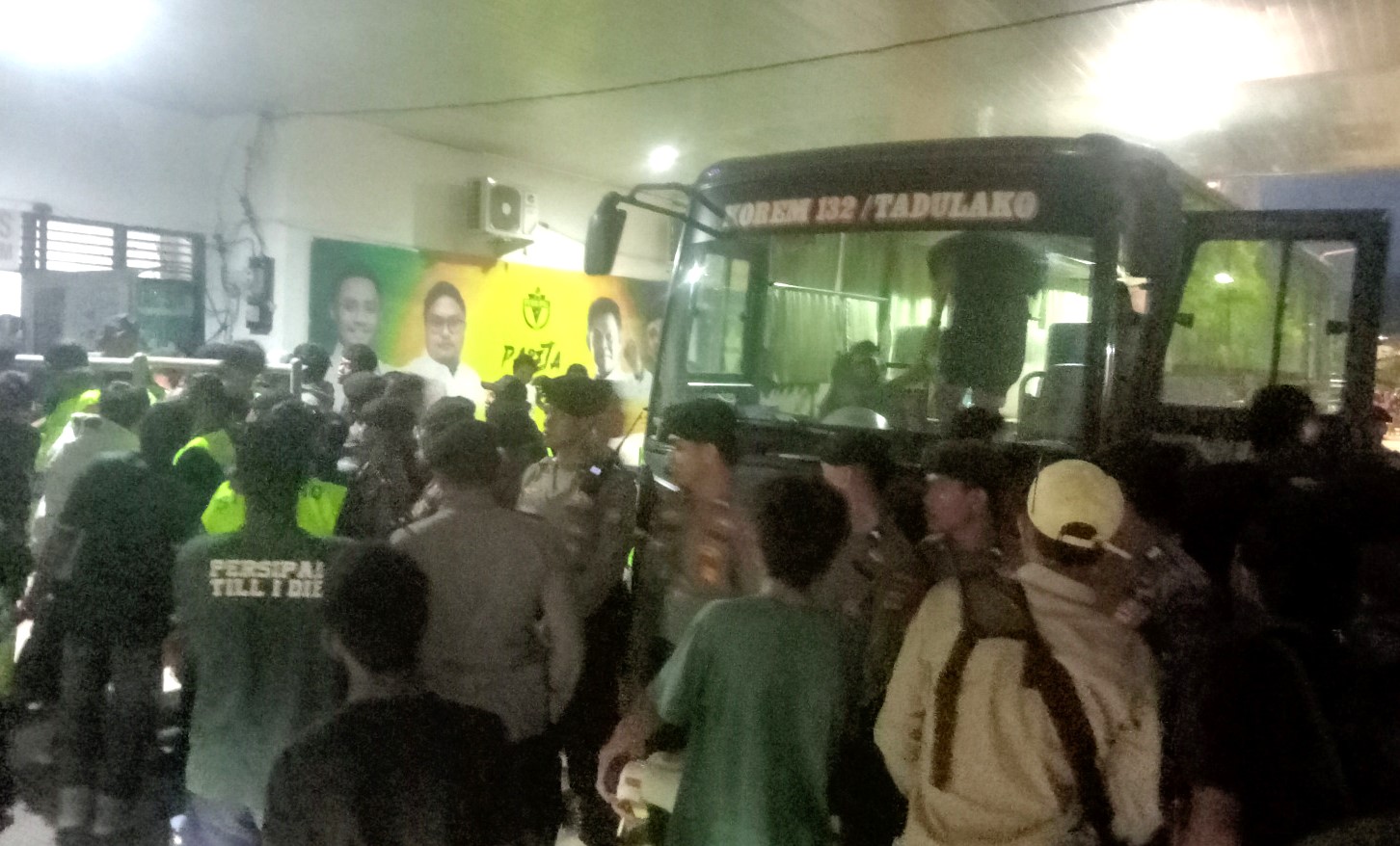 150 Personel Polisi Kawal Ketat Laga Kandang Persipal FC di Stadion Gawalise 150 Personel Polisi Kawal Ketat Laga Kandang Persipal FC di Stadion Gawalise