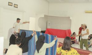 Seniman Masuk Sekolah: Menumbuhkan Kreativitas dan Karakter Lewat Seni Teater di SMAN 1 Palu Seniman Masuk Sekolah: Menumbuhkan Kreativitas dan Karakter Lewat Seni Teater di SMAN 1 Palu