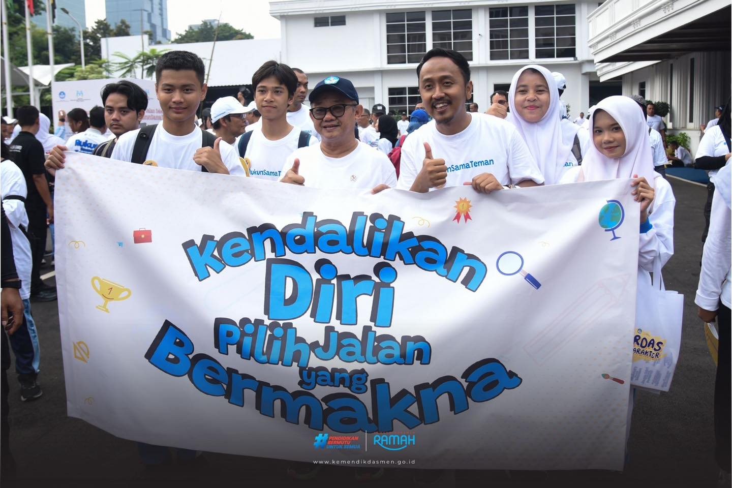 Jalan Sehat “RukunSamaTeman” Warnai Peringatan Hari Anak Sedunia, Dorong Sekolah Jadi Ruang Aman Tanpa Kekerasan
