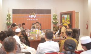 Abnaul Khairaat Gabung Aliansi Abna Peduli Guru Tua, Gelar Aksi Damai di Polda Sulteng Abnaul Khairaat Gabung Aliansi Abna Peduli Guru Tua, Gelar Aksi Damai di Polda Sulteng