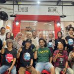 Delegasi Kesenian Palu Sambangi Radio Onix 88,7 FM, Menjalin Kolaborasi di Tengah Gerimis