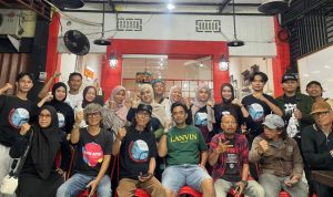 Delegasi Kesenian Palu Sambangi Radio Onix 88,7 FM, Menjalin Kolaborasi di Tengah Gerimis