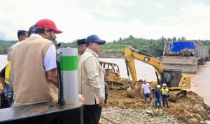 Presiden Prabowo Tinjau Jembatan Bailey Teupin Mane di Bireuen, Akses Darat Dipastikan Segera Pulih Presiden Prabowo Tinjau Jembatan Bailey Teupin Mane di Bireuen, Akses Darat Dipastikan Segera Pulih