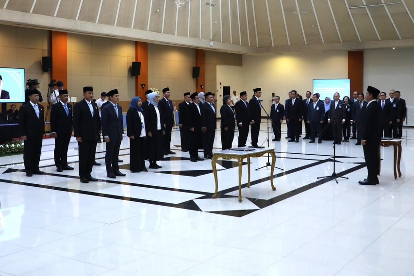 Wamensesneg Juri Ardiantoro Lantik 18 Pejabat Kemensesneg