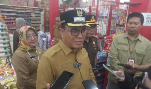 Sidak Jelang Nataru di Balikpapan: Wawali Turun Langsung, Temukan Produk Hampir Kadaluarsa Sidak Jelang Nataru di Balikpapan: Wawali Turun Langsung, Temukan Produk Hampir Kadaluarsa