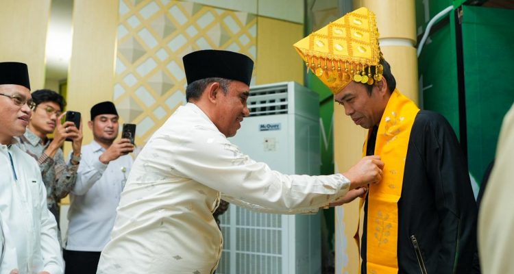 Gubernur Sulteng Sambut Ustadz Abdul Somad Pada Peresmian Masjid Raya Baitul Khairat
