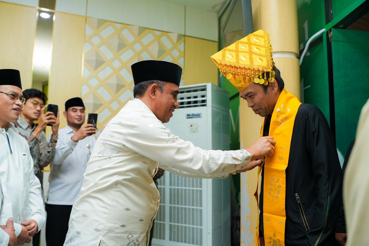 Gubernur Sulteng Sambut Ustadz Abdul Somad Pada Peresmian Masjid Raya Baitul Khairat