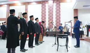 Gubernur Anwar Hafid Lantik Lima Komisioner Komisi Informasi Sulteng, Dorong Transparansi Berbasis Digital Gubernur Anwar Hafid Lantik Lima Komisioner Komisi Informasi Sulteng, Dorong Transparansi Berbasis Digital