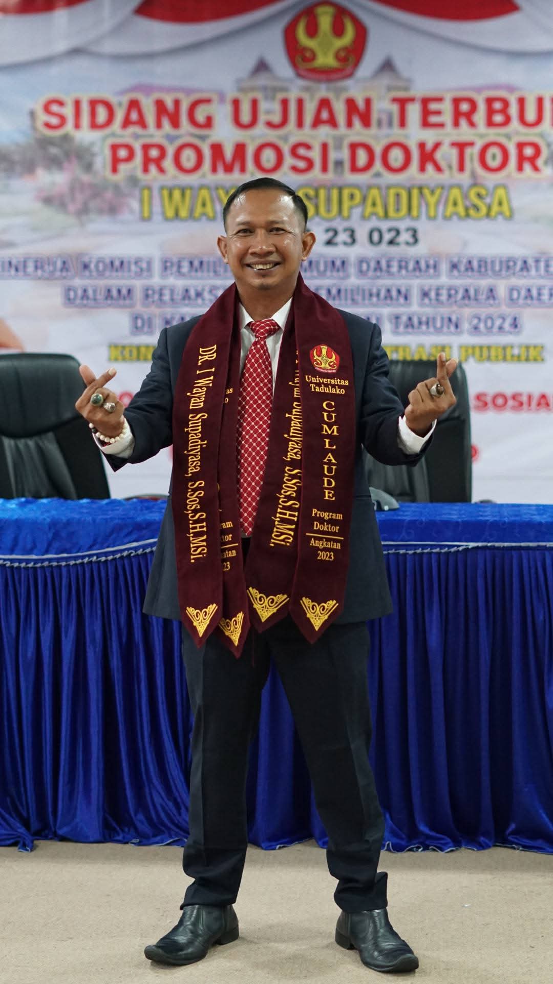 I Wayan Supadiyasa, Dosen Universitas Tompotika Raih Gelar Doktor Cumlaude