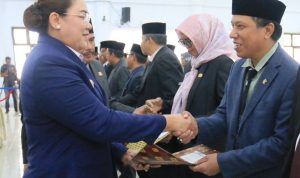 Bupati Donggala Lantik 32 ASN: “Jabatan Bukan Hadiah, Tapi Amanah untuk Masyarakat!” Bupati Donggala Lantik 32 ASN: “Jabatan Bukan Hadiah, Tapi Amanah untuk Masyarakat!”