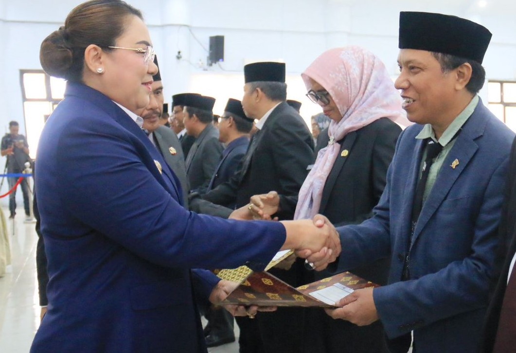 Bupati Donggala Lantik 32 ASN: “Jabatan Bukan Hadiah, Tapi Amanah untuk Masyarakat!”
