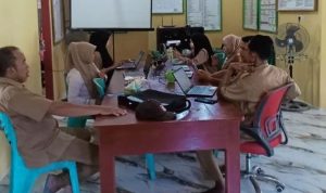 Dari Balik Meja Kantor Desa, Pemdes Pomolulu Menjaga Asa Masyarakat