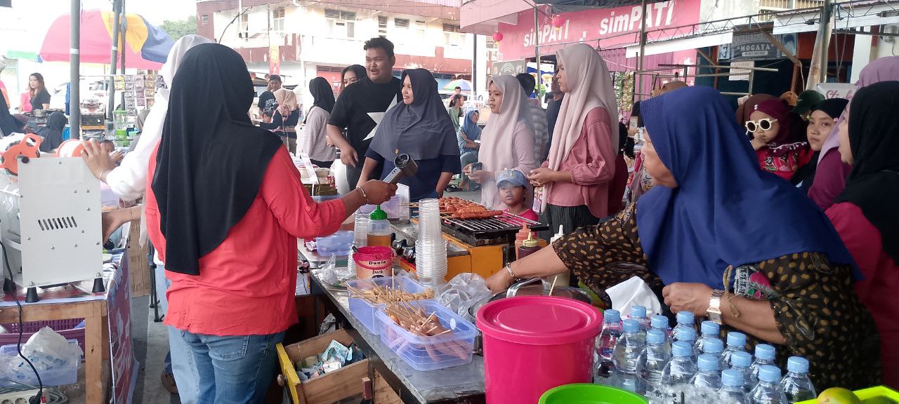 UMKM Donggala “Hujan Rezeki” di Perayaan Imlek 2577, Harmoni Budaya Dongkrak Ekonomi Lokal