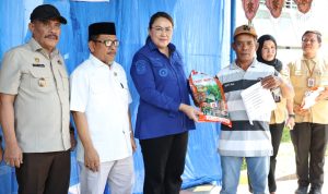 Bupati Vera Elena Laruni Salurkan Ribuan Benih Jagung untuk Petani Donggala