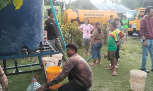Pemprov Sulteng Bergerak Cepat Penuhi Kebutuhan Air Bersih Korban Gempa di Nokilalaki Pemprov Sulteng Bergerak Cepat Penuhi Kebutuhan Air Bersih Korban Gempa di Nokilalaki