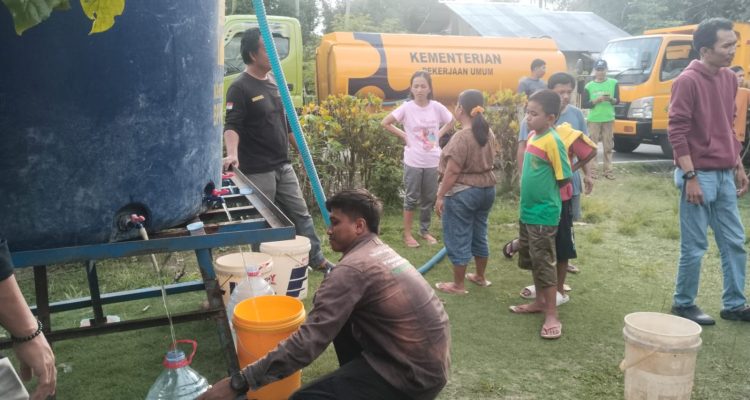 Pemprov Sulteng Bergerak Cepat Penuhi Kebutuhan Air Bersih Korban Gempa di Nokilalaki
