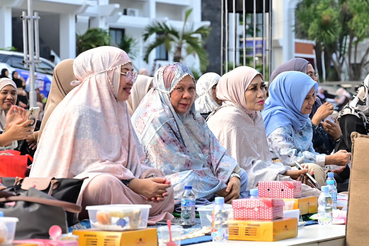 Ribuan Jamaah Padati Kantor Gubernur, Anwar Hafid Ajak Sulteng Bangun Kekuatan Spiritual di Tahun Baru Islam
